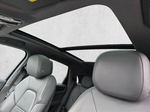Used 2023 Porsche Cayenne AWD/4WD image 16