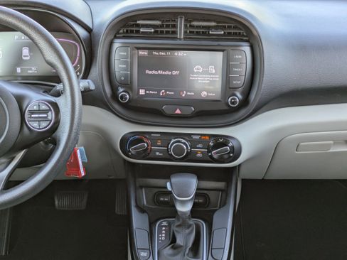 Used 2023 Kia Soul LX image 17
