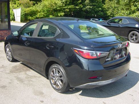 Used 2019 Toyota Yaris LE FWD image 6