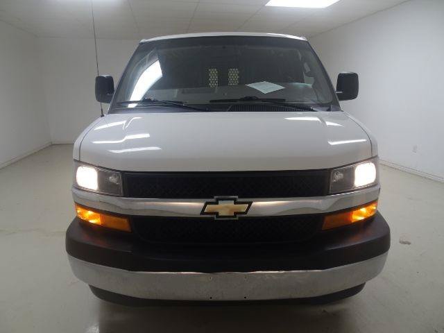 Used 2018 Chevrolet Express 2500 w/ Driver Convenience Package RWD image 2