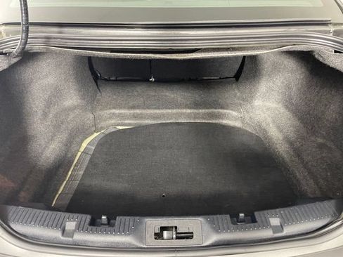 Used 2018 Ford Taurus Limited FWD image 16
