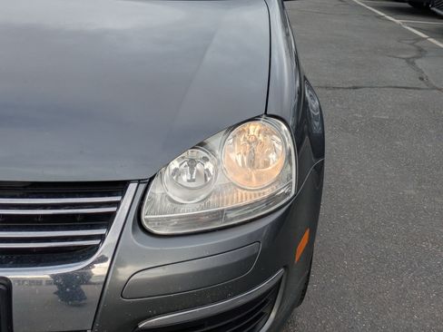 Used 2010 Volkswagen Jetta Limited Edition image 12