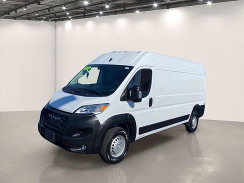 Used 2026 RAM ProMaster 2500 w/ Convenience Group FWD image 3