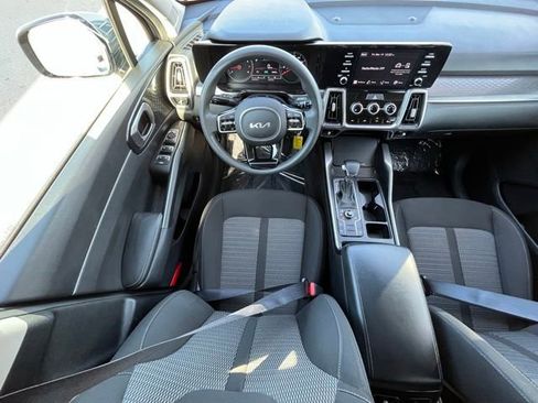 Used 2023 Kia Sorento LX image 21