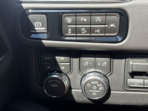 New 2026 GMC Yukon Elevation w/ Elevation Premium Package AWD/4WD image 26
