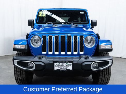 Used 2023 Jeep Wrangler Unlimited Sahara AWD/4WD image 2