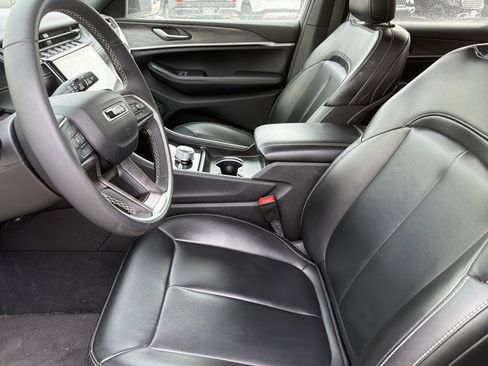 Used 2024 Jeep Grand Cherokee L Limited image 16