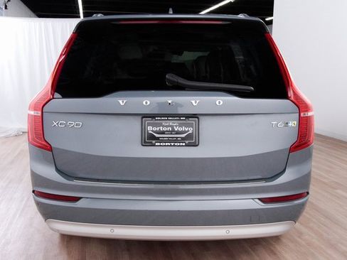 Certified 2022 Volvo XC90 T6 Momentum w/ Advanced Package image 4