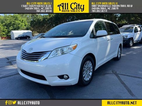 Used 2015 Toyota Sienna XLE Premium FWD image 3
