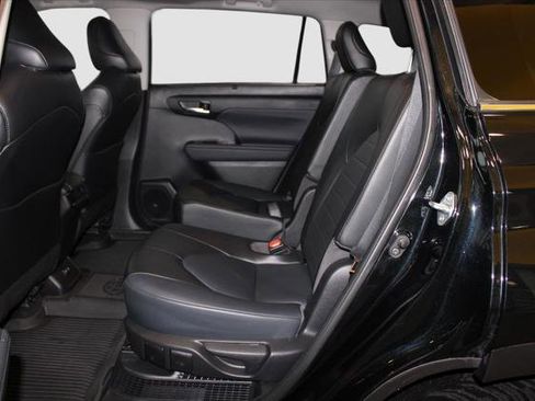 Certified 2021 Toyota Highlander XLE image 35