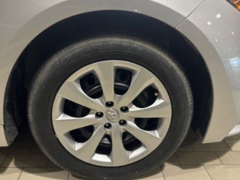 Used 2024 Toyota Corolla LE image 39