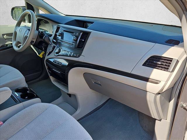 Used 2014 Toyota Sienna LE FWD image 21