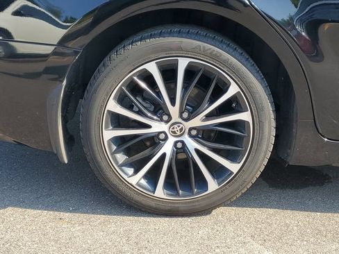 Used 2020 Toyota Camry SE FWD image 5