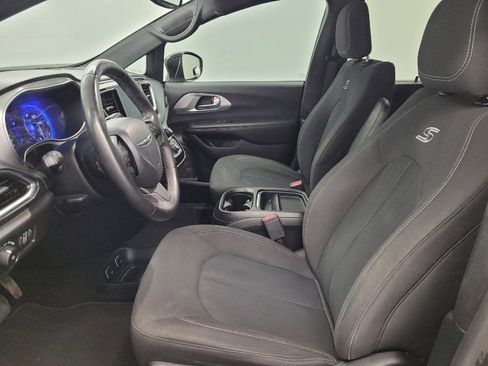 Used 2019 Chrysler Pacifica Touring Plus w/ S Appearance Package FWD image 17