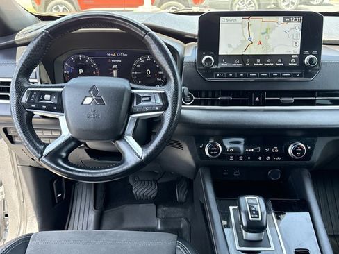 Used 2023 Mitsubishi Outlander SE FWD image 8