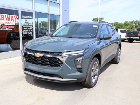 New 2026 Chevrolet Trax LT w/ LT Convenience Package FWD image 6