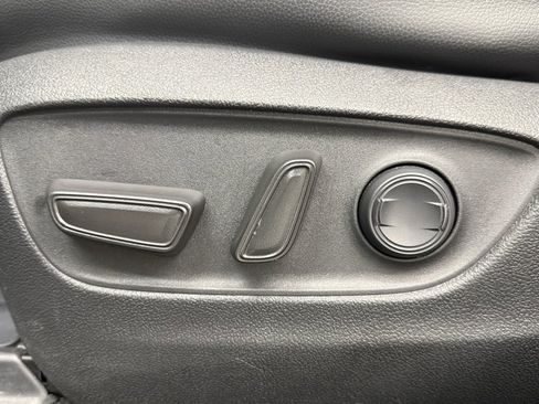 Used 2024 Toyota Highlander LE image 18