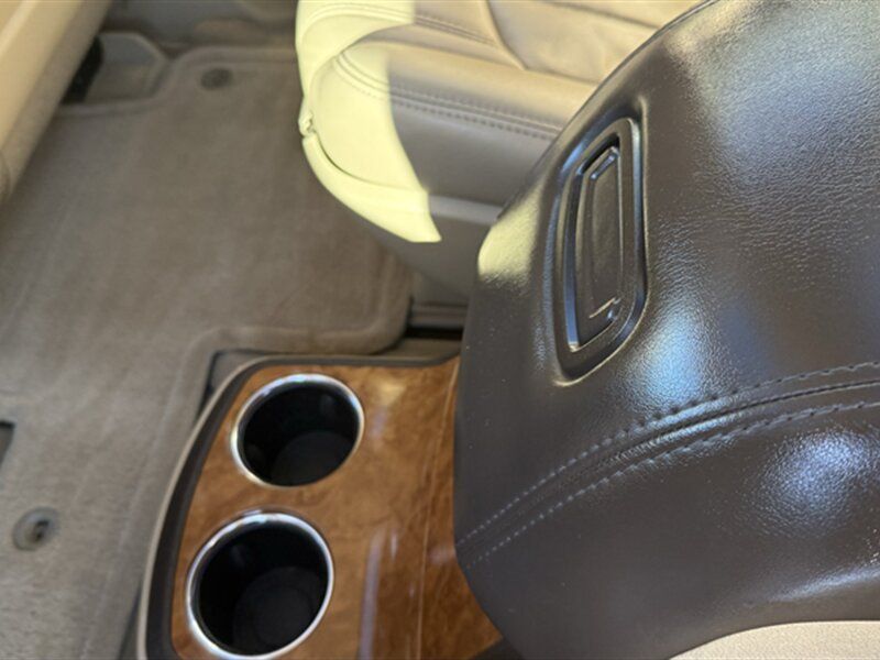 Used 2010 Buick Enclave CXL FWD image 18