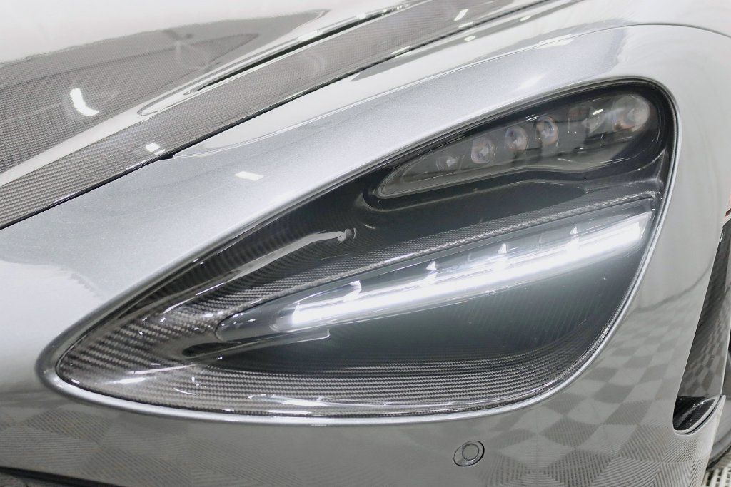 Used 2018 McLaren 720S RWD image 14