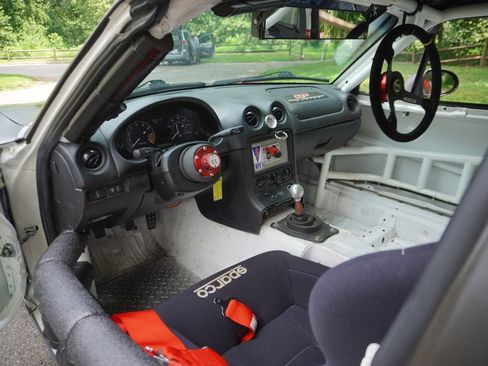 Used 1999 MAZDA MX-5 Miata RWD image 26