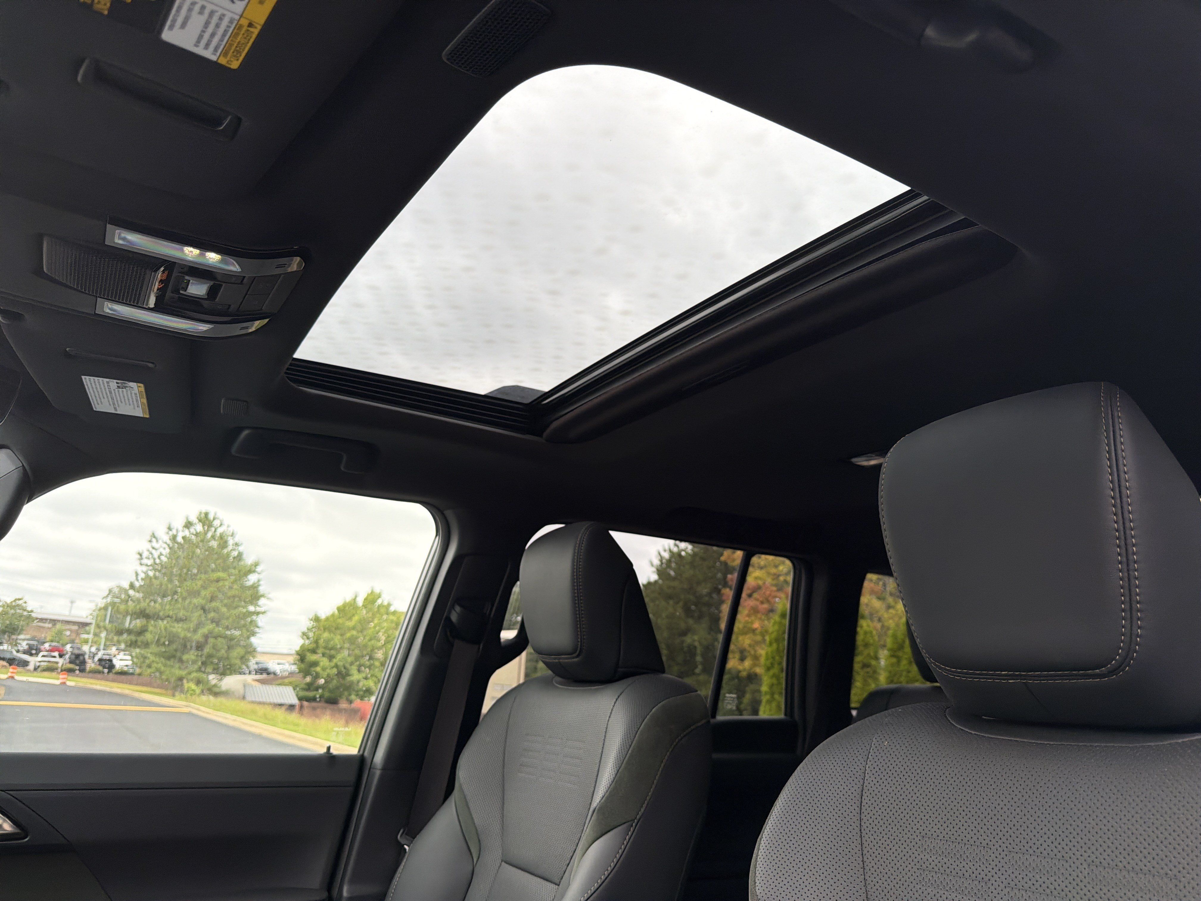 Used 2025 Lexus GX 550 AWD/4WD image 8