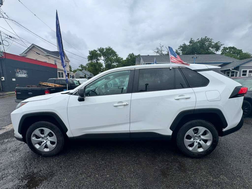 Used 2024 Toyota RAV4 LE AWD/4WD image 8