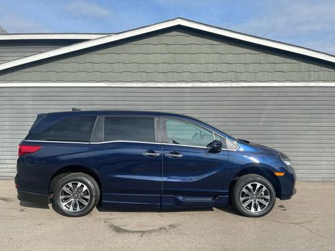 Used 2023 Honda Odyssey EX-L image 12