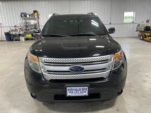 Used 2014 Ford Explorer XLT w/ Equipment Group 202A AWD/4WD image 2