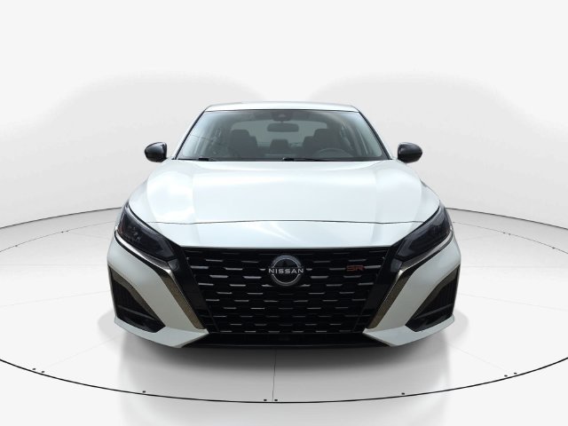 Used 2025 Nissan Altima 2.5 SR FWD image 12