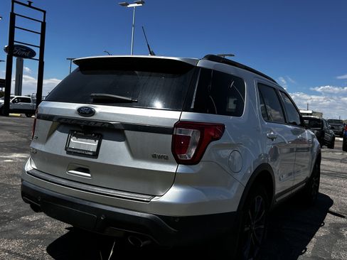 Used 2018 Ford Explorer XLT w/ Equipment Group 202A AWD/4WD image 5