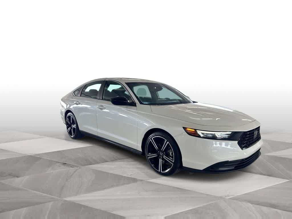 Used 2023 Honda Accord Sport image 2