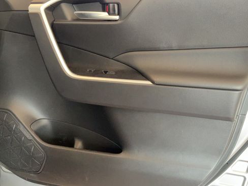 Certified 2025 Toyota RAV4 XLE FWD image 28