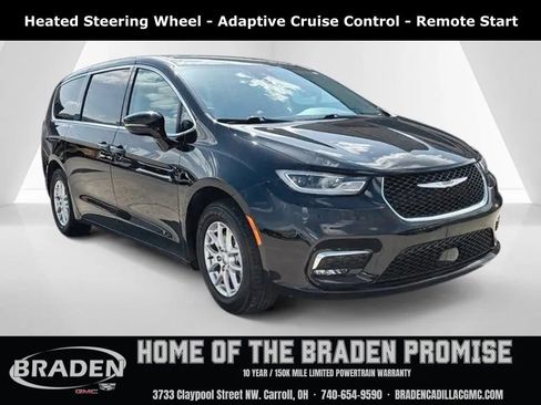 Used 2024 Chrysler Pacifica Touring-L FWD image 1