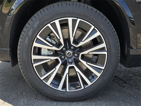 Certified 2025 Volvo XC90 T8 Plus w/ Protection Package Premier image 16