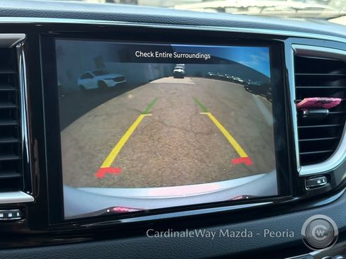 Used 2024 Chrysler Pacifica Touring-L FWD image 25