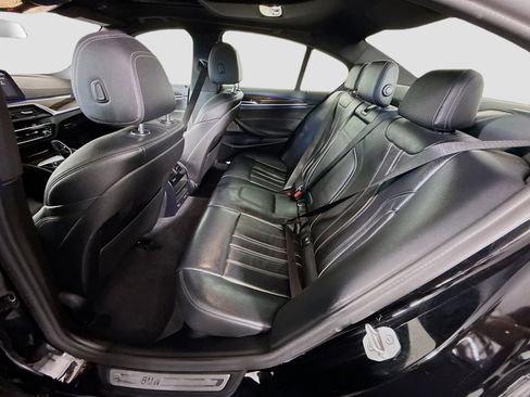 Used 2021 BMW 540i w/ Premium Package image 25