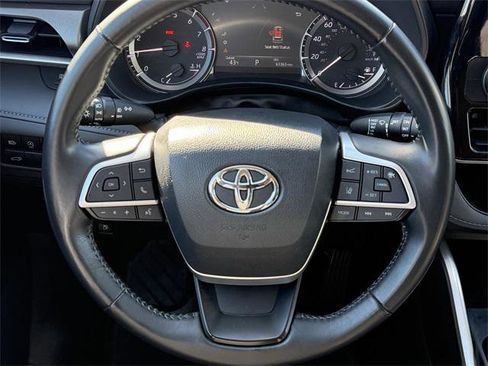 Certified 2023 Toyota Highlander LE image 13