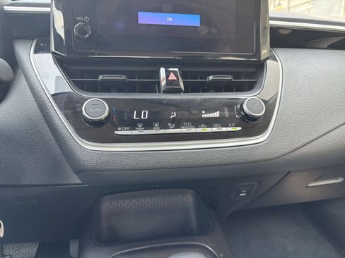 Used 2025 Toyota Corolla LE FWD image 14
