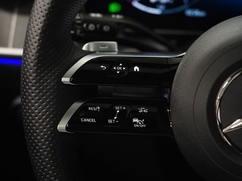 Used 2025 Mercedes-Benz GLC 350e 4MATIC image 17