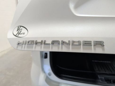 Used 2021 Toyota Highlander XLE image 39