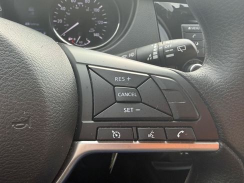 Used 2019 Nissan Rogue S FWD image 11