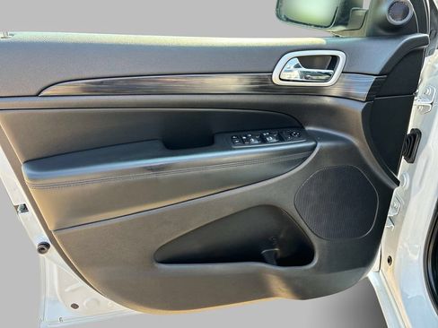 Certified 2021 Jeep Grand Cherokee Laredo X AWD/4WD image 20