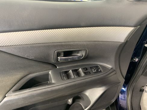 Used 2018 Mitsubishi Outlander ES image 15