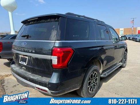 Used 2023 Ford Expedition XLT image 5