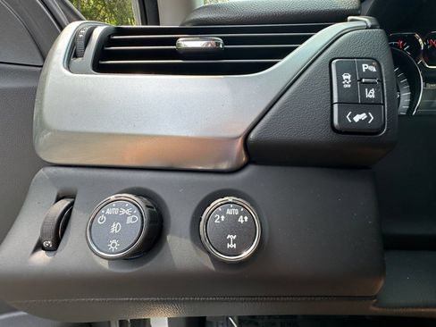 Used 2015 Chevrolet Tahoe LTZ AWD/4WD image 18