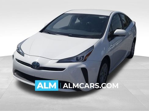 Used 2022 Toyota Prius LE image 1