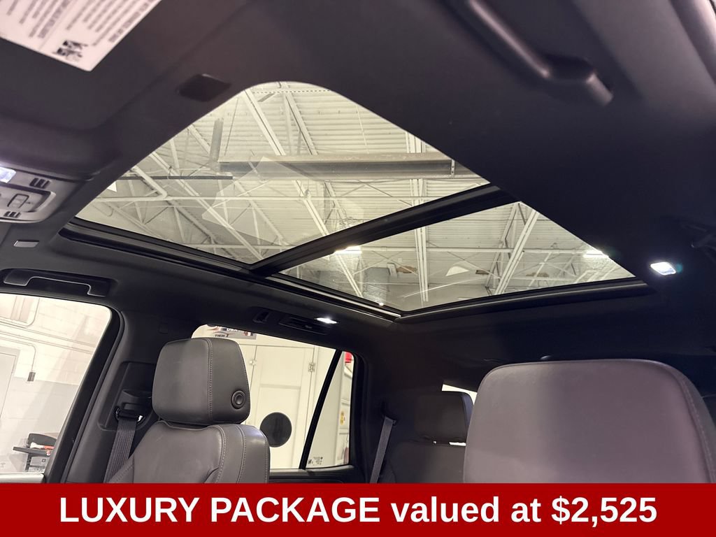Used 2024 Chevrolet Tahoe Z71 w/ Luxury Package AWD/4WD image 3