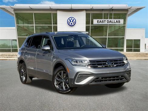 Used 2022 Volkswagen Tiguan SE image 1