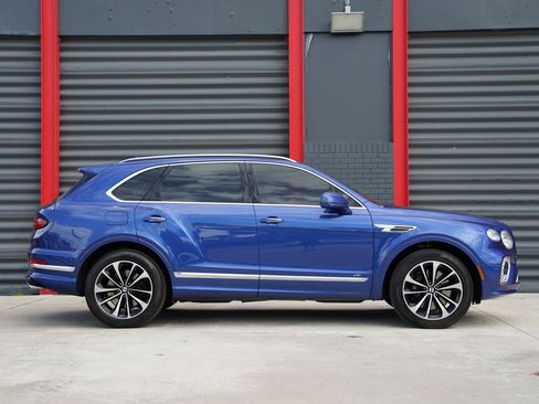 Used 2021 Bentley Bentayga V8 image 2