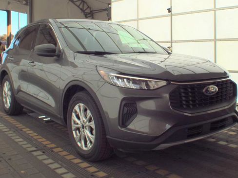 Used 2024 Ford Escape Active w/ Cold Weather Package image 2